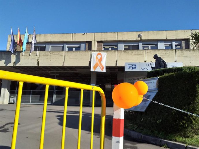 El colegio San Ignacio de Oviedo con lazos y globos en protesta por la Ley Celaá.