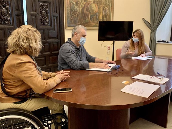 Reunión de Serrano con representantes de Cocemfe