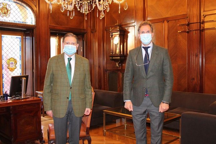 Alfredo Canteli, a la izquierda