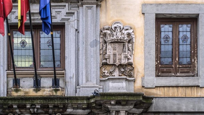Escudo franquista en el colegio IES San Isidro