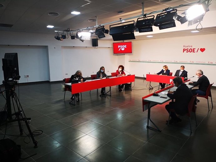 Reunión del PSOE con la Plataforma por el Túnel de San Silvestre y Hugo Morán.