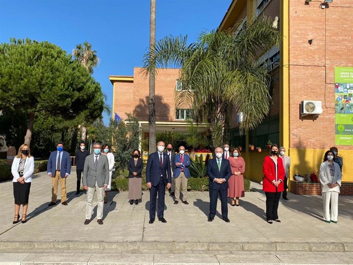 Nota De Prensa Educación: Imbroda Reúne A Los Ocho Directores De Los Centros De La Nueva Red Públcia De Bachillerato Internacional