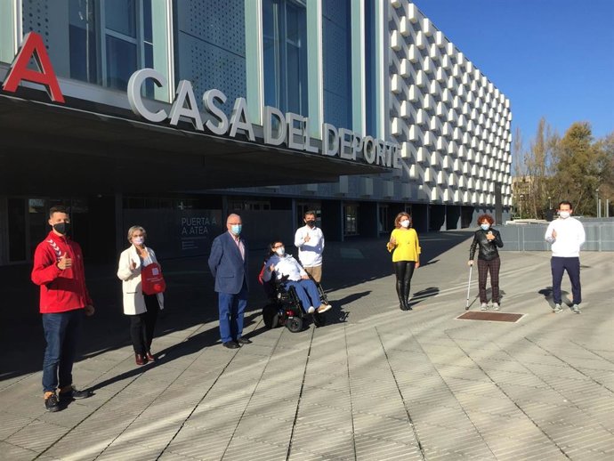 Miguel Pozueta, del IND, con los premiados