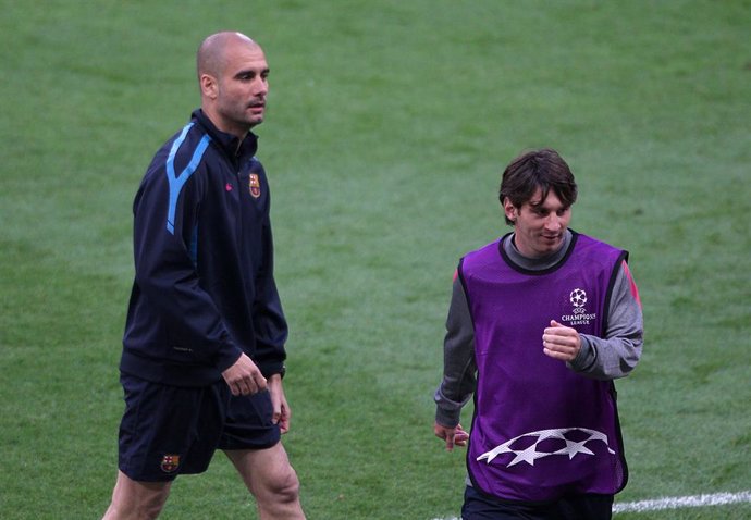 FILED - 27 May 2011, England, London: Pep Guardiola (L), then Barcelona head coach and his Barcelona's Lionel Messi take part in a training session. Messi has communicated to Barcelona via fax that he wants to leave the club on a free transfer this summ