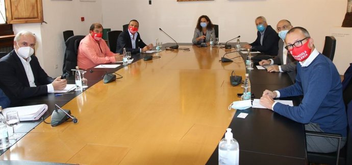 Reunión entre el Consell de Mallorca y representantes del sector de la restauración.