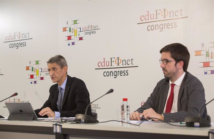 José M. Domínguez, director  del  Proyecto  Edufinet, y José Antonio Díaz, responsable del  Área de Educación Financiera del Grupo Unicaja, en el III Congreso Educación Financiera