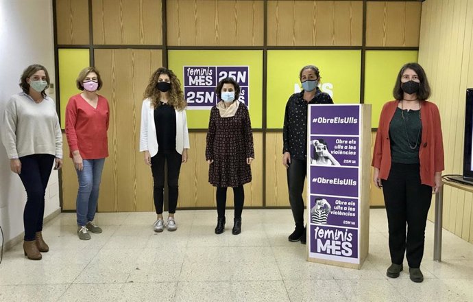 Presentación de la campaña 'Obre els ulls' (Abre los ojos) para denunciar violencias invisibilizadas hacia las mujeres, con motivo del 25N.