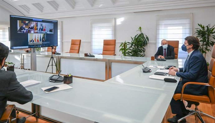Fernández Mañueco preside la delegación de CyL que participa de forma telemática en la reunión con Aragón y Castilla-La Mancha ante la Comisión Europea.
