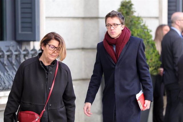 Imagen de recurso de los diputados de Más País Inés Sabanés (i) e Íñigo Errejón en el Congreso de los Diputados, en Madrid (España), a 7 de enero de 2020.