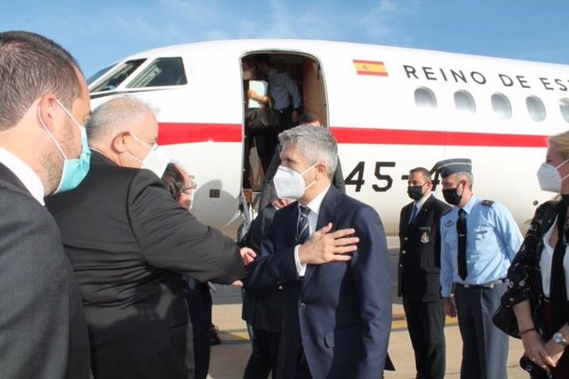 El ministro del Interior, Fernando Grande-Marlaska, llega a Rabat en su séptimo viaje al país vecino