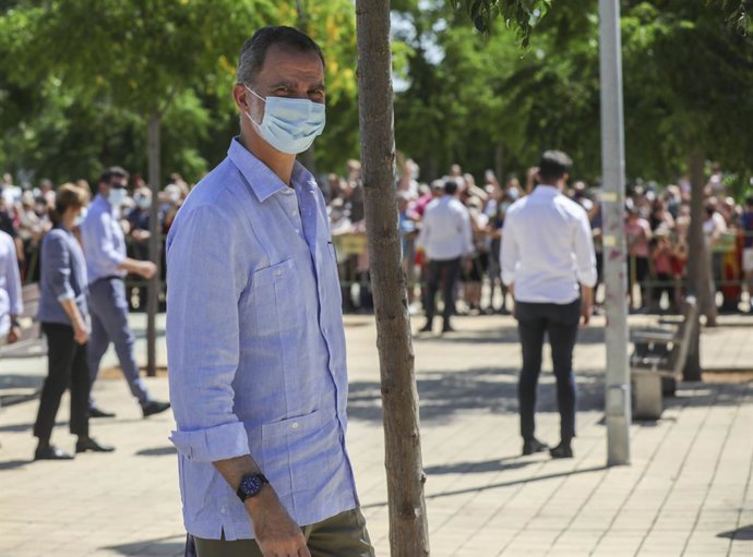 El Rey Felipe VI, a la llegada al Centro Social Don Bosco en el Polígono Sur