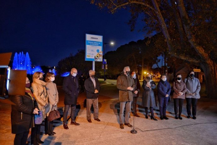 Una placa en el Parque Grande visibiliza la distinción como "Ciudad Amiga de la Infancia"