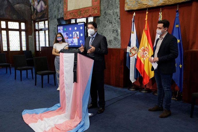 El presidente del Cabildo de Tenerife, Pedro Martín, en el acto del día de la memoria trans
