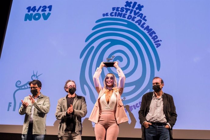 La actriz Daniela Santiago recoge el premio Filming Almería de Fical