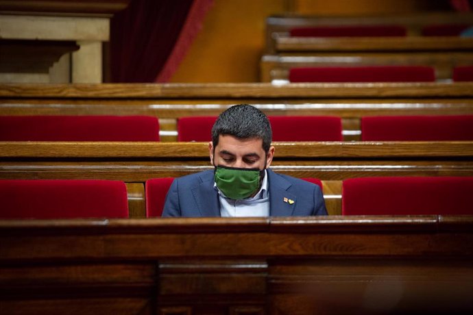El conseller de Trabajo, Asuntos Sociales y Familias de la Generalitat, Chakir el Homrani, en el Parlament
