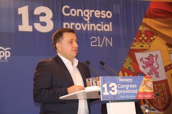 El candidato a la presidencia del PP Manuel Serrano