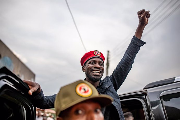 El principal candidato opositor a la Presidencia de Uganda, Robert Kyagulanyi, popularmente conocido como Bobi Wine