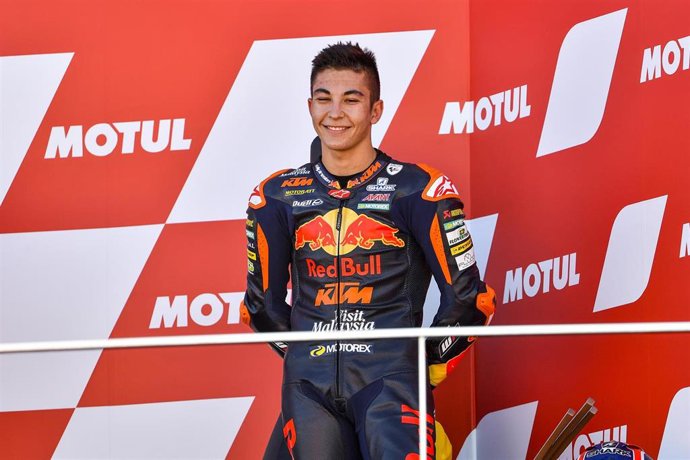 Raúl Fernández en el podio en Cheste