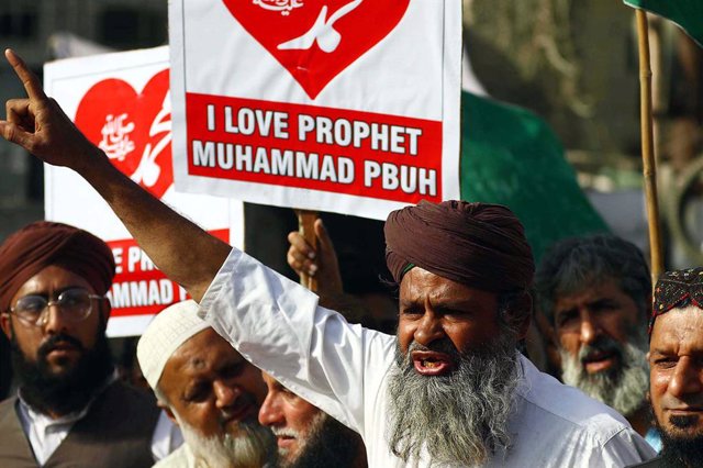 27 October 2020, Pakistan, Karachi: Pakistani demonstrators shout slogand during a protest against French President Emmanuel Macron's comments on Islam's prophet Muhammad cartoons. Photo: Ppi/PPI via ZUMA Wire/dpa