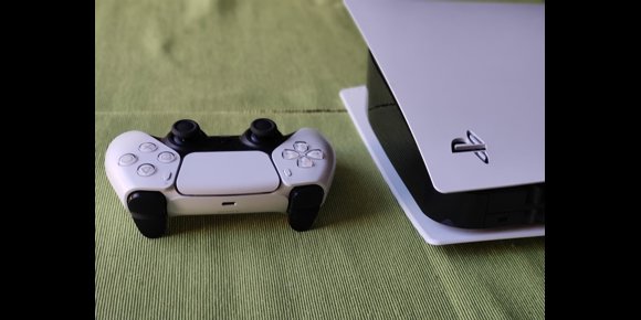 1. PlayStation 5 falla en el diseño, pero acierta con su mando inmersivo y al reducir los tiempos de carga