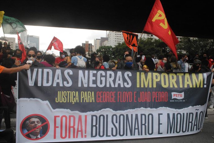 Protesta pel Dia de la Conscincia Racial a Sao Paulo després de la mort a cops d'un home negre en una botiga.
