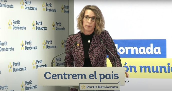 La candidata del PDeCAT a la Presidncia de la Generalitat i exconsellera, ngels Chacón, durant un acte telemtic del món municipal del partit.