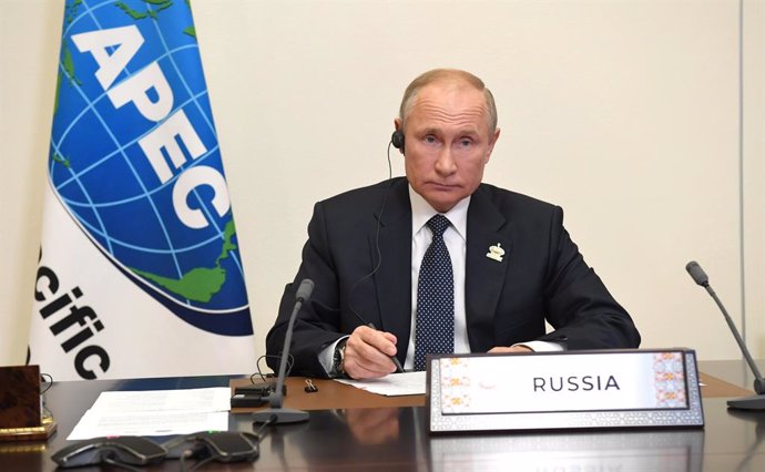 HANDOUT - 20 November 2020, Russia, Moscow: Russian President Vladimir Putin takes part in the Asia-Pacific Economic Cooperation (APEC) Economic Leaders' Meeting via video link at the Novo-Ogaryovo state residence. Photo: -/Kremlin/dpa - ATTENTION: edit