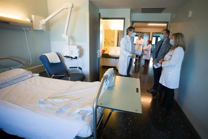 Visita del conselleiro de Sanidade, Julio García Comesaña, al CHUS