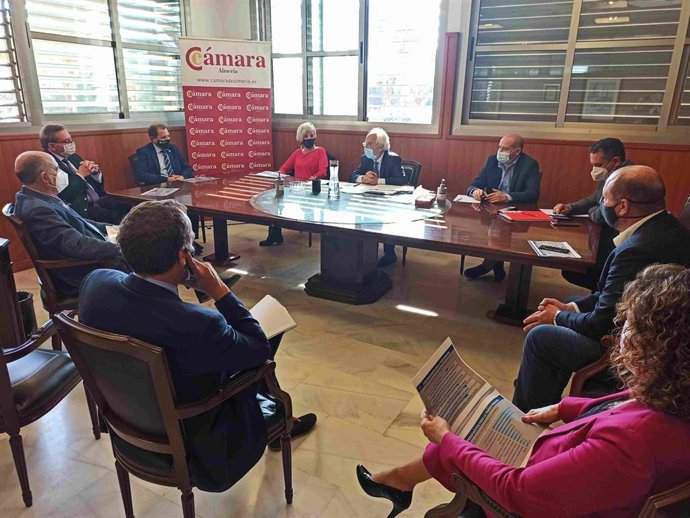 Reunión con miembros de la Cámara de Comercio