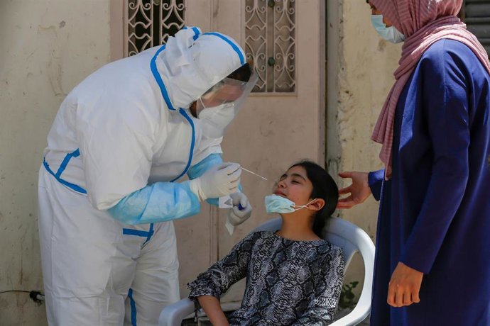 Prueba de coronavirus a una niña en Belén