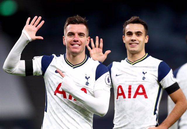 21 November 2020, England, London: Tottenham Hotspur's Giovani Lo Celso (L) celebrates scoring his side's second goal during the English Premier League soccer match between Tottenham Hotspur and Manchester City at the Tottenham Hotspur Stadium. Photo: C
