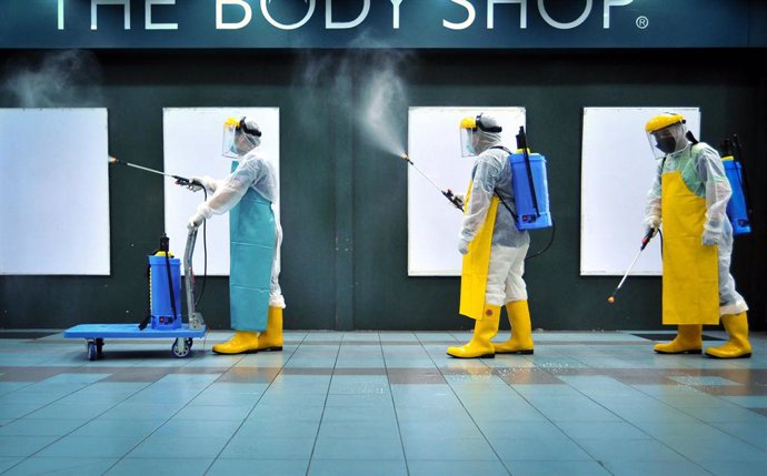 22 November 2020, Malaysia, Labuan: Members of the Emergency Response Team (ERT) conduct a disinfection process at the Labuan Financial Park Complex after several workers had tested positive for coronavirus (COVID-19). Photo: Muqtadir Halim/BERNAMA/dpa