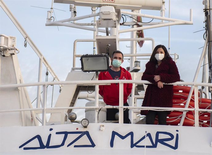 Visita de la consejera Artolazabal al buque de rescate 'Aita Mari'