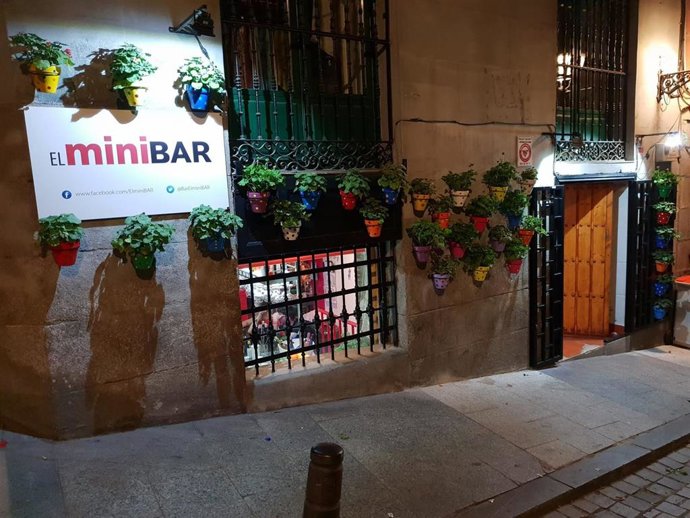 El 'Minibar' recauda casi 40.000 euros con la ayuda de los clientes que pagan sus consumiciones de forma anticipada