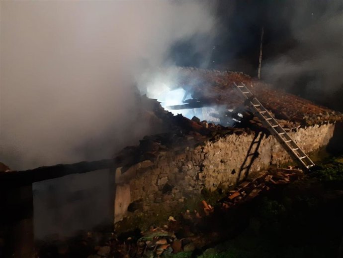 Incendio en una cuadra de Rionansa