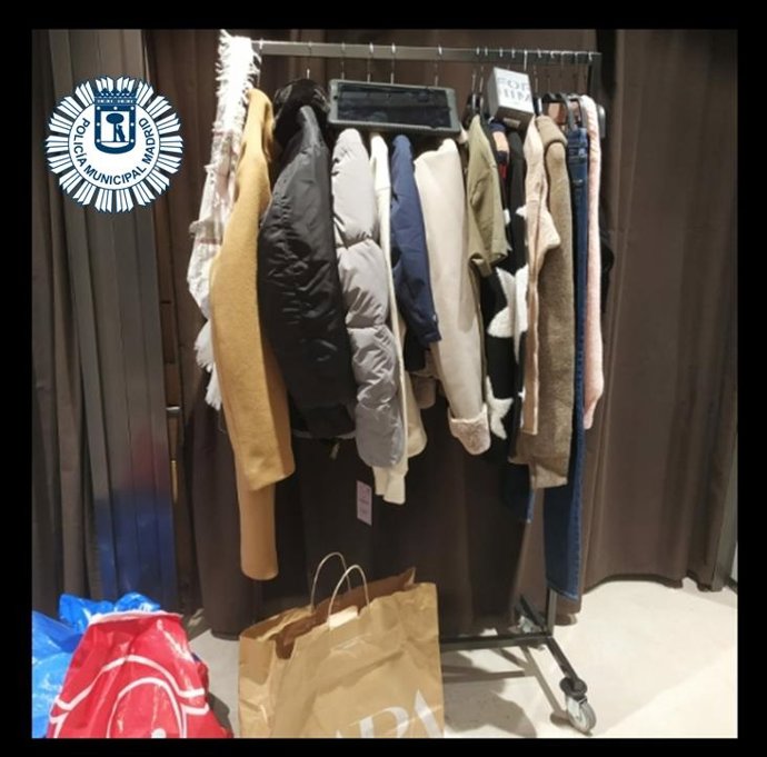 Cuatro detenidos por robar 850 euros en ropa en distintas tiendas del distrito de Salamanca