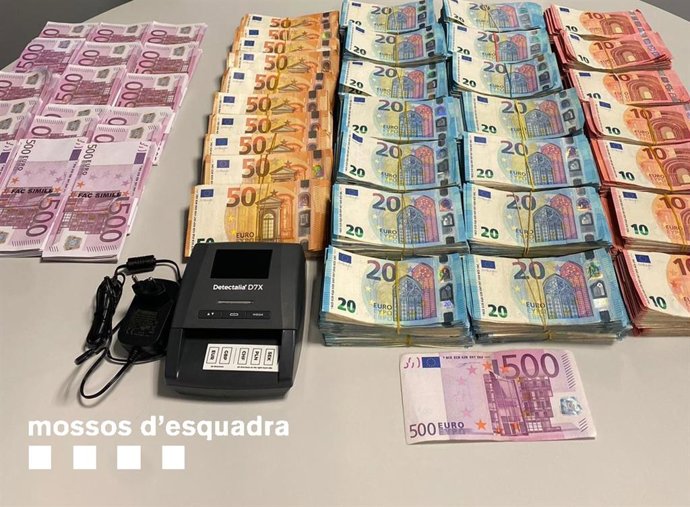 Dos detenidos tras una estafa con billetes falsos por valor de 150.000 euros en Barcelona