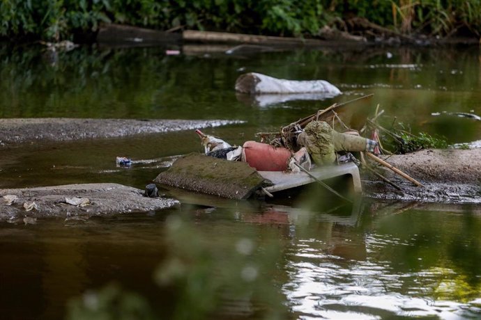 Contaminación en un río