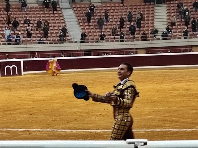 El diestro Octavio Chacón pasea una oreja en Logroño dentro de la Gira de la Reconstrucción
