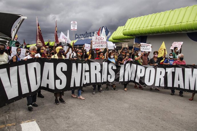 Protestas por la muerte de un hombre negro durante una intervención policial en Brasil