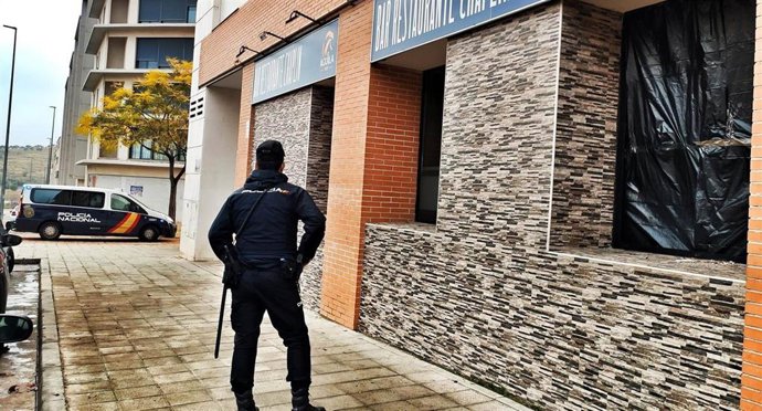 Dos detenidos en Guadalajara por robo cin fuerza en un bar.