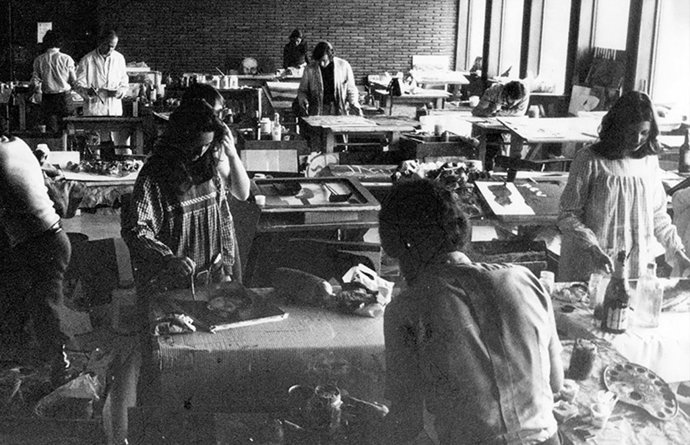 La entoces llamada Facultad de Bellas Artes de Bilbao inició su primera promoción hace hoy 50 años.