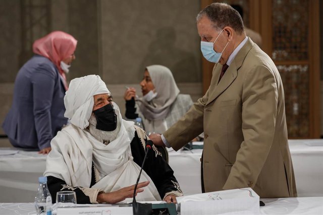 Participantes en el foro de diálogo libio en Túnez