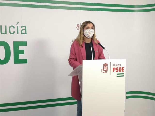 La parlamentaria del PSOE de Huelva, María Márquez, en rueda de prensa.