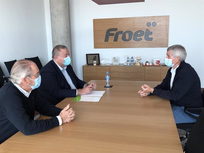 Imagen de la reunión entre los responsables del PP y de FROET