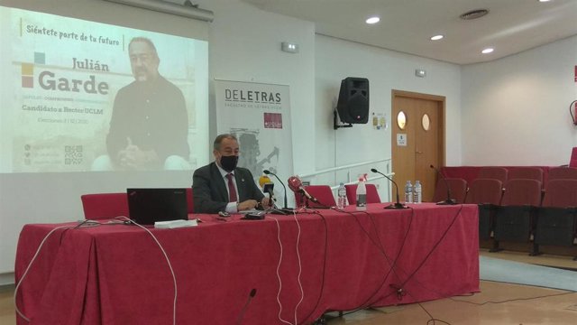 El candidato a rector de l aUCLM Julían Garde en Ciudad Real.