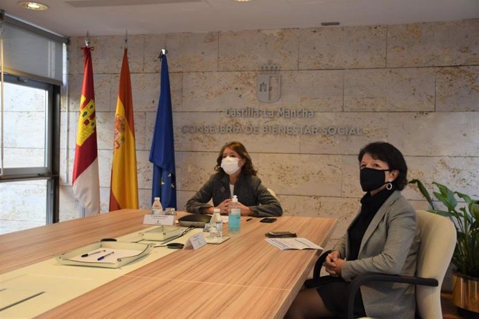 La consejera de Bienestar Social, Aurelia Sánchez, anuncia una campaña de acogimiento familiar.