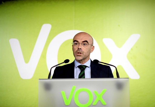 El eurodiputado de Vox Jorge Buxadé, ofrece un rueda de prensa tras la reunión del Comité de Acción Política del partido, en Madrid (España), a 14 de septiembre de 2020.