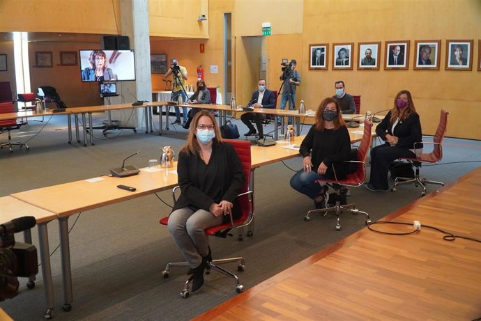 AMP.- Cvirus.- El Govern reduce las reuniones a seis personas en Menorca por el avance de la pandemia