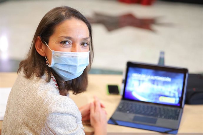 La ministra de Industria, Comercio y Turismo, Reyes Maroto, este lunes en la Mesa de la Automoción celebrada en Zaragoza.